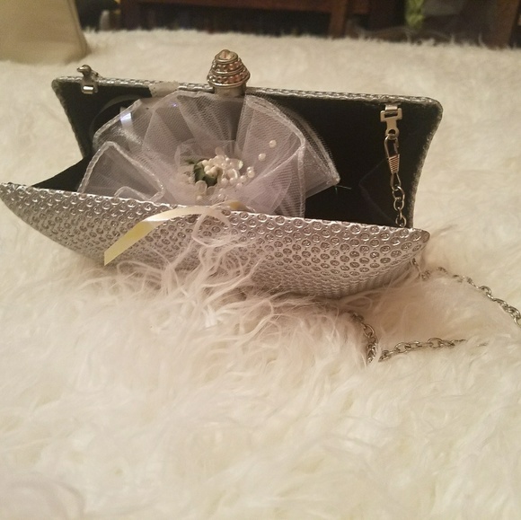 💲 Sold💲Small silver bag perfect for wedding - Picture 2 of 4